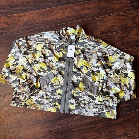 Nike Sportswear Green Camo Print Oversized Jacket - Picture 3 of 6
